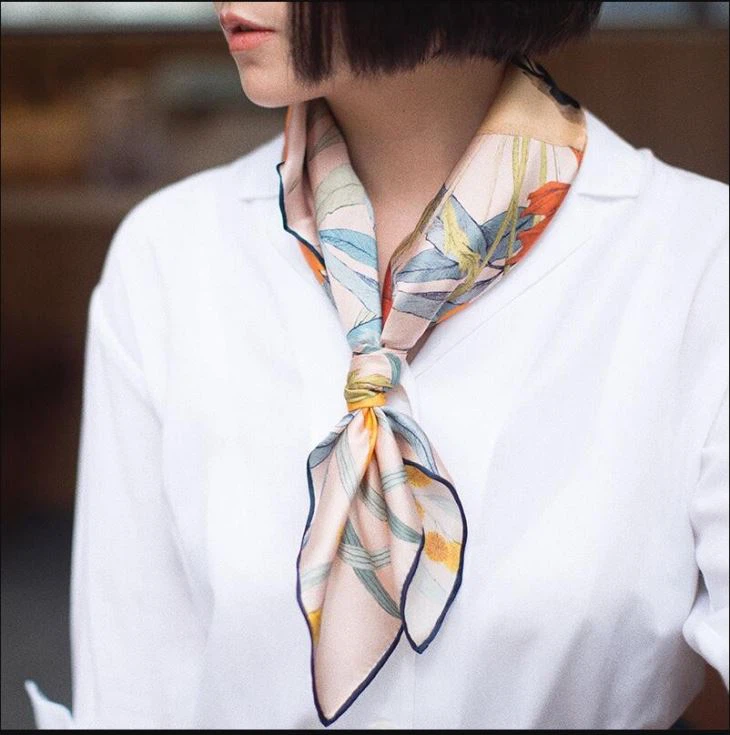 China Custom Lady Silk Scarf Supplier