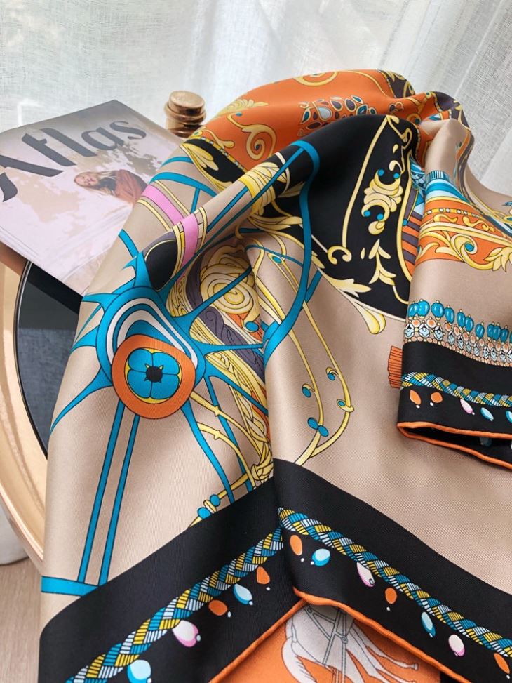 China Custom Lady Silk Scarf Manufacturer