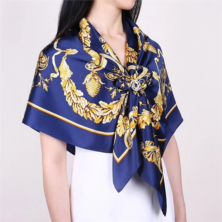 Customized 100% 6A Grade Mulberry Silk Square Towel
